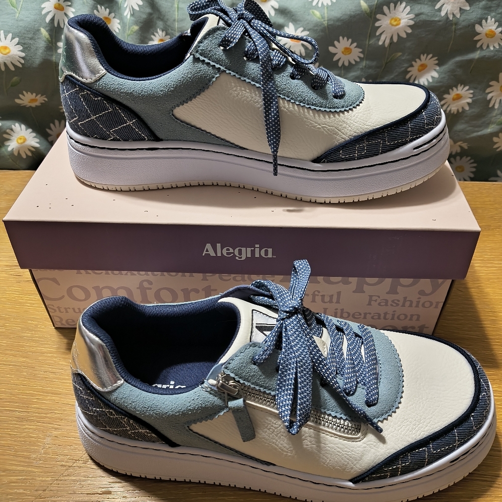 Alegria Averie Sneakers with Chunky Design